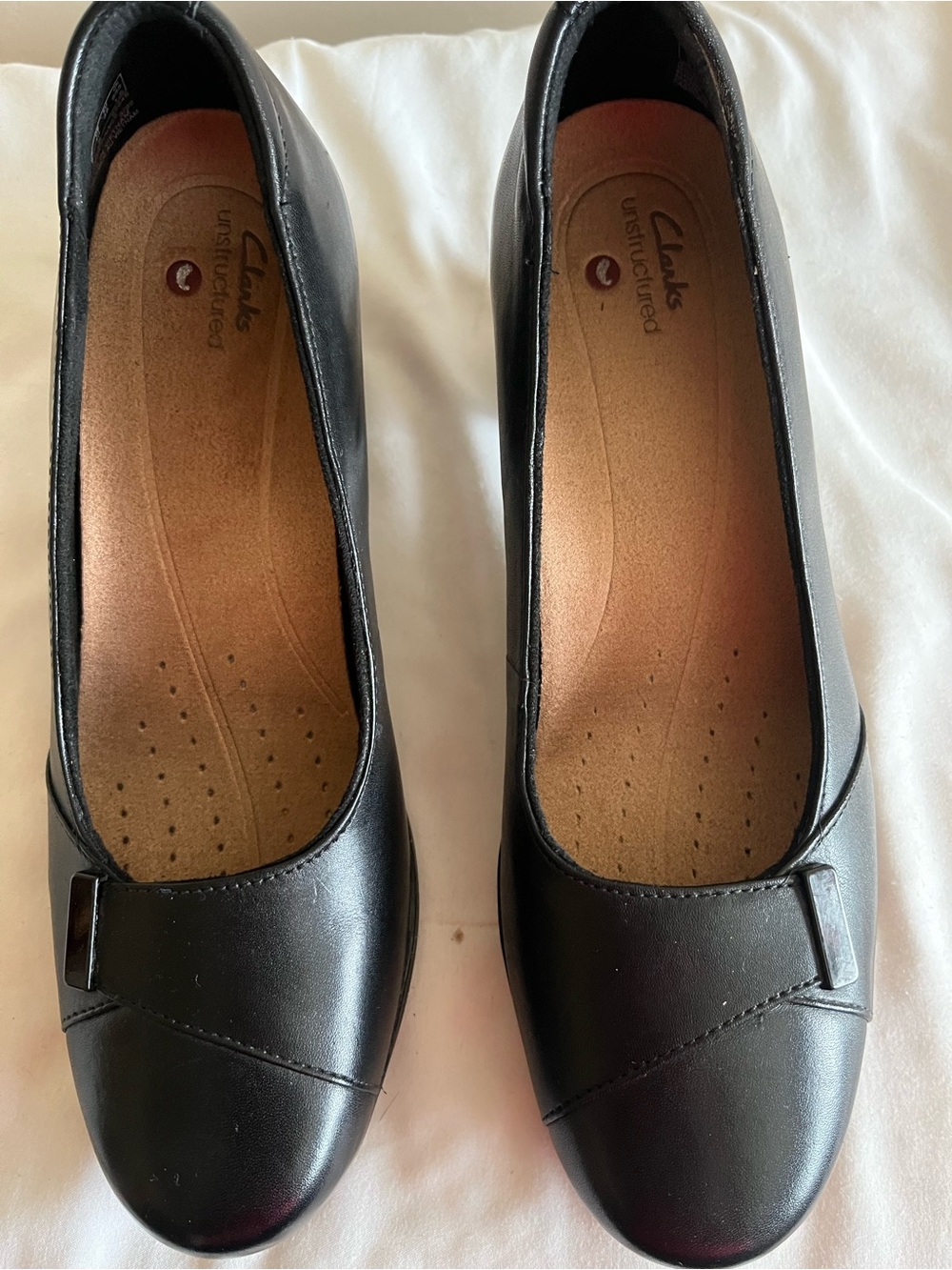 Clarks Roslyn Belle Black Leather Round-Toe Comfort Heels